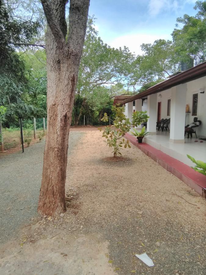 Amadi Rest Hotell Kataragama Eksteriør bilde