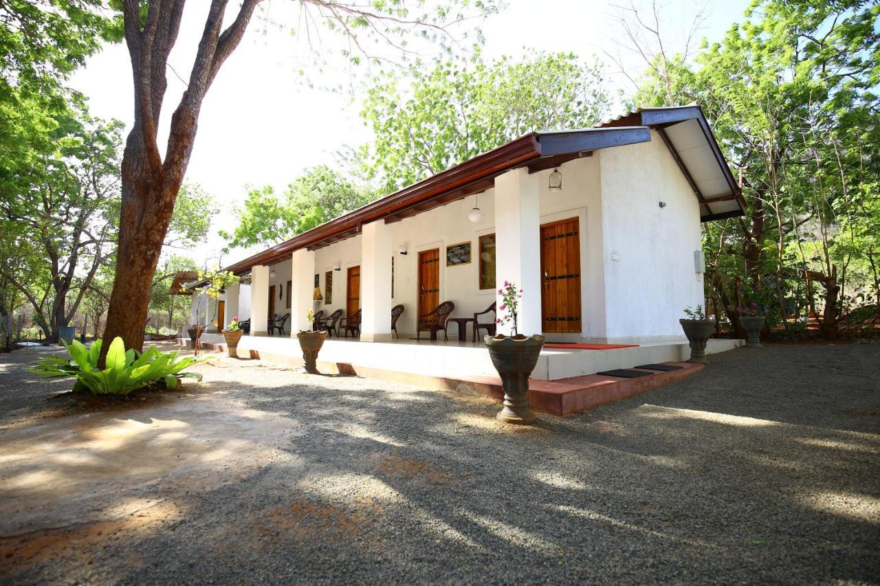 Amadi Rest Hotell Kataragama Eksteriør bilde